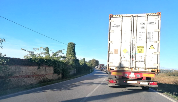 Lunghe code questa mattina sulla Sp7, dall'abitato di Pollenzo a quello di Roreto di Cherasco