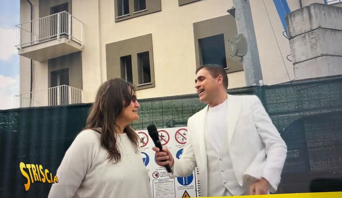 Moreno Morello di Striscia La Notizia con la signora Luisa a Mondovì