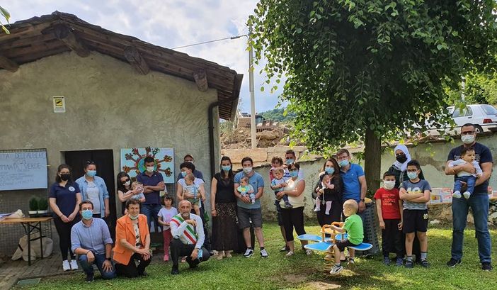 Rifreddo: la festa dell'albero riporta in paese la socialità dopo un anno di pandemia