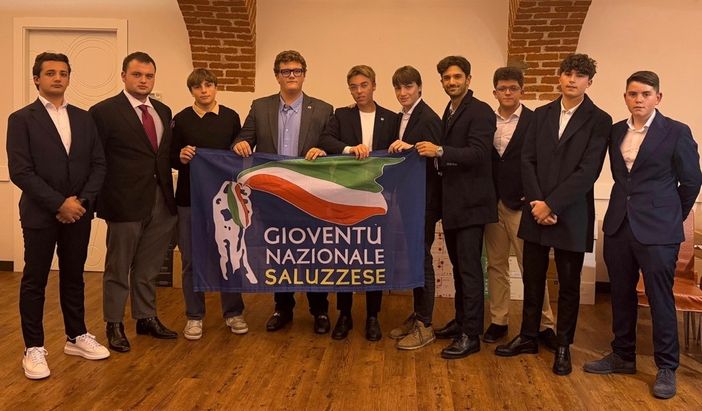 Foto di gruppo per i militanti di Gioventù Nazionale di Saluzzo