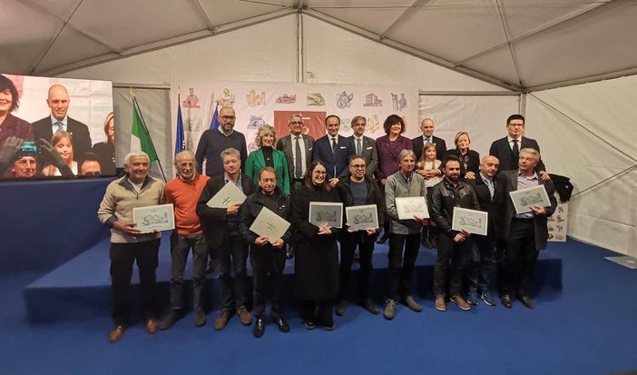 I titolari delle imprese premiate da Confartigianato Cuneo di Ceva per gli anni di lavoro