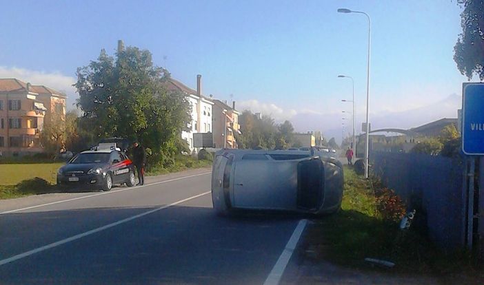 Incidente alle porte di Cuneo ed auto in fiamme di fronte alla stazione ferroviaria di Fossano Incidente alle porte di Cuneo ed auto in fiamme di fronte alla stazione ferroviaria di Fossano
