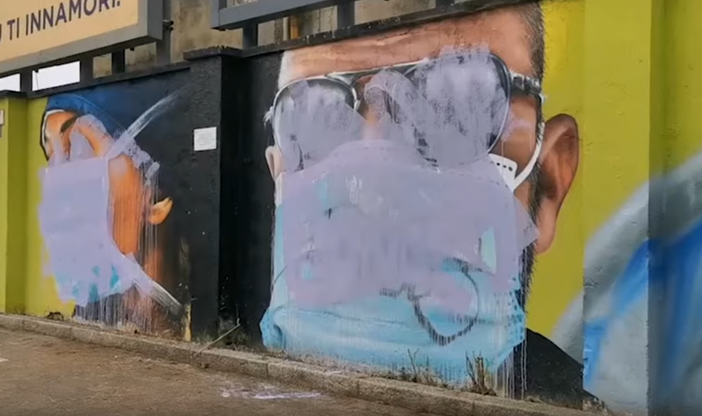 Il murale dedicato agli operatori sanitari, deturpato Il murale dedicato agli operatori sanitari, deturpato