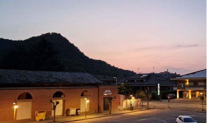 Vignolo, la minoranza sulla nuova mensa scolastica in piazza Grande: “Ecco perché non siamo d’accordo”