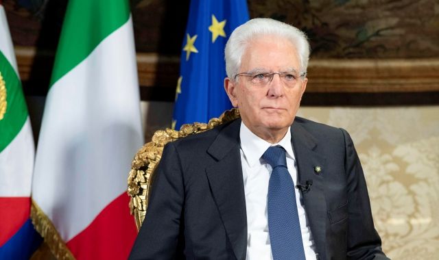La rielezione di Mattarella manda in pezzi le coalizioni di centrodestra e centrosinistra