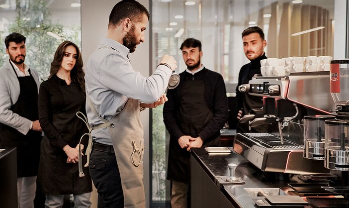 L’arte del caffè in Italia: corsi professionali per baristi al Caffè Aiello Lab