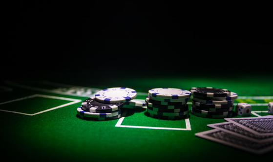 A Saluzzo, in teatro, si riflette sul gioco d'azzardo patologico