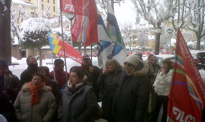 Alcuni dipendenti Novaplast (copyright targatocn.it)