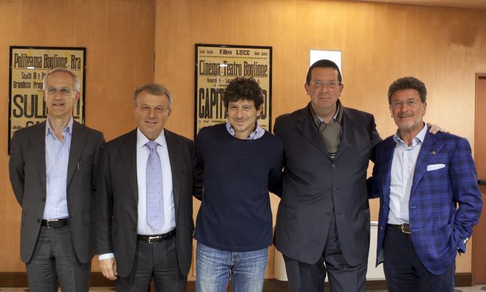 Bra: grande successo lo spettacolo di Michele La ginestra al Politeama