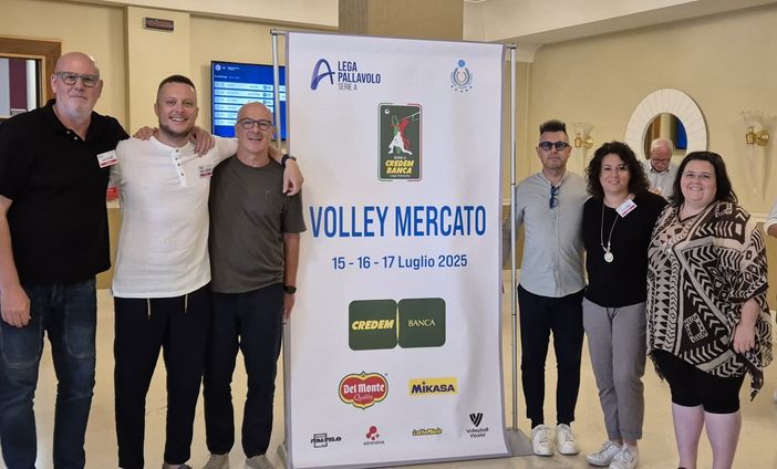 Cuneo Volley alla tre giorni di Bologna. Da sx: Dario Da Roit, Gabriele Costamagna, Paolo Brugiafreddo, Davide Bima, Silvia Canale e Stella Testa