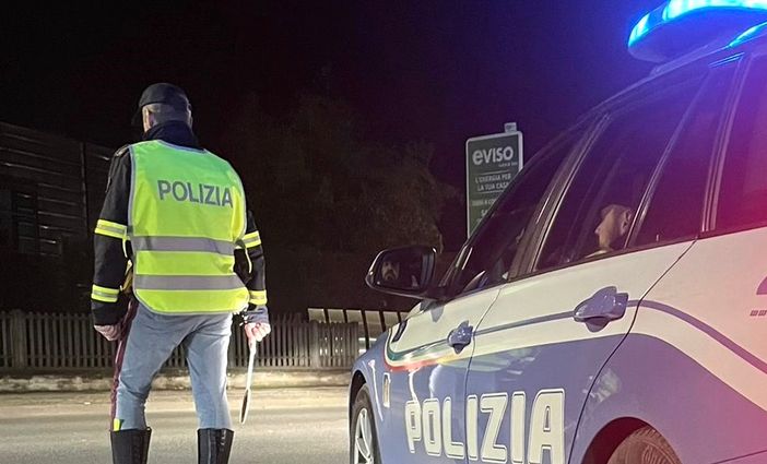 Controlli della Polizia Stradale: saltano quattro patenti per guida in stato di ebbrezza alcolica