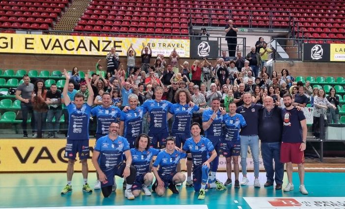 La formazione della Cuneo Sitting Volley vittoriosa nel doppio derby cn Chieri La formazione della Cuneo Sitting Volley vittoriosa nel doppio derby cn Chieri