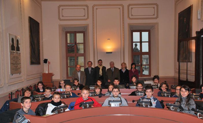 Guerra e immigrazione al consiglio comunale dei ragazzi di Bra