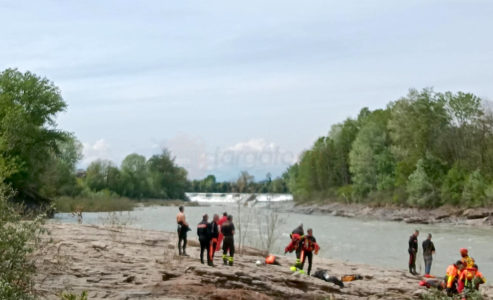 Le ricerche di Ngom Abdou, 14enne di Bra, sono state sospese: riprenderanno domattina Le ricerche di Ngom Abdou, 14enne di Bra, sono state sospese: riprenderanno domattina