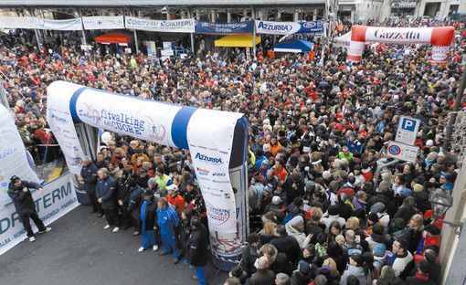 Saluzzo, Fitwalking del cuore la partenza di una precedente edizione