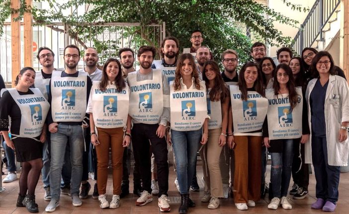 Nelle piazze e scuole della Granda le “arance della salute” della Fondazione Airc