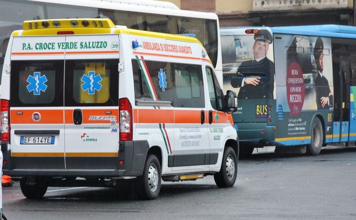 Sono gravi le condizioni della donna investita da un’auto davanti alla stazione dei pullman di Saluzzo