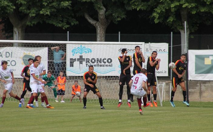 Bra in azione contro il Livorno nella Poule Scudetto 24/25 (foto a lusso)
