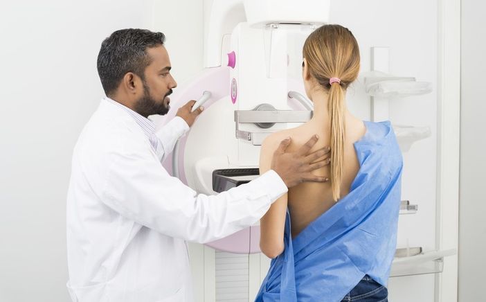 Lo studio ha coinvolto 14 centri internazionali e reclutato 1.463 donne di ogni età affette da tumore alla mammella Lo studio ha coinvolto 14 centri internazionali e reclutato 1.463 donne di ogni età affette da tumore alla mammella