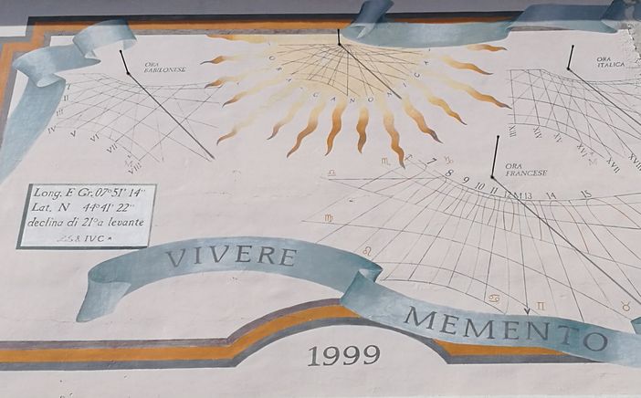 Gli Amici del liceo Giolitti-Gandino si presentano durante il concerto del coro scolastico