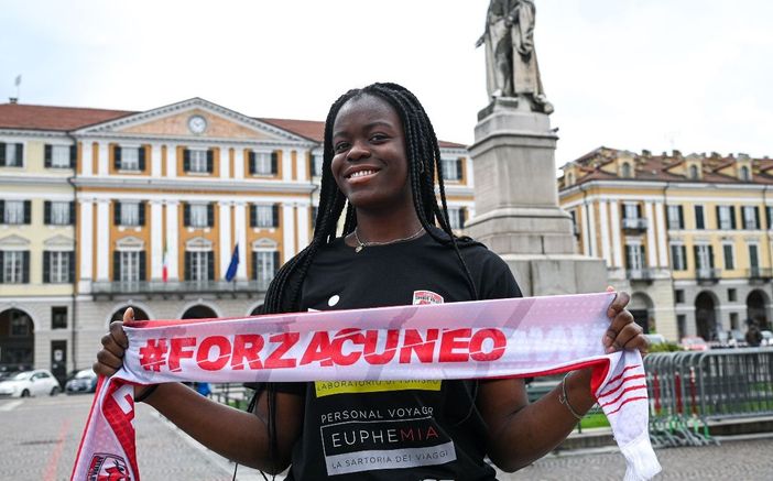 Anna Adelusi in piazza Galimberti a Cuneo (credit Danilo Ninotto)