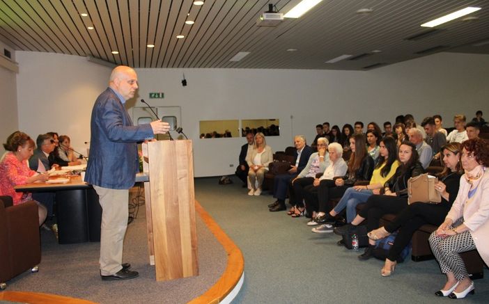 Alba festeggia i 70 anni del voto alle donne: tanti giovani al convegno dedicato
