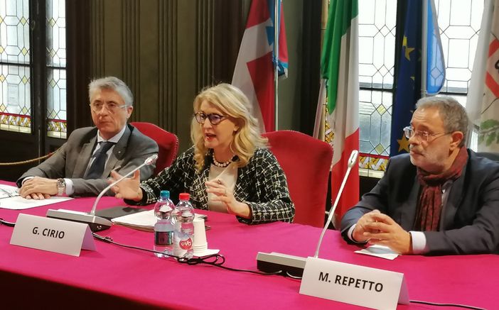 Un momento della presentazione avvenuta questa mattina nel municipio albese. In foto il direttore di Confindustria Cuneo Giuliana Cirio, il professor Maurizio Repetto e il sindaco albese Carlo Bo