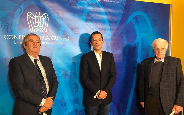 L’assessore Gabusi interviene al Consiglio regionale di Confindustria Cuneo L’assessore Gabusi interviene al Consiglio regionale di Confindustria Cuneo