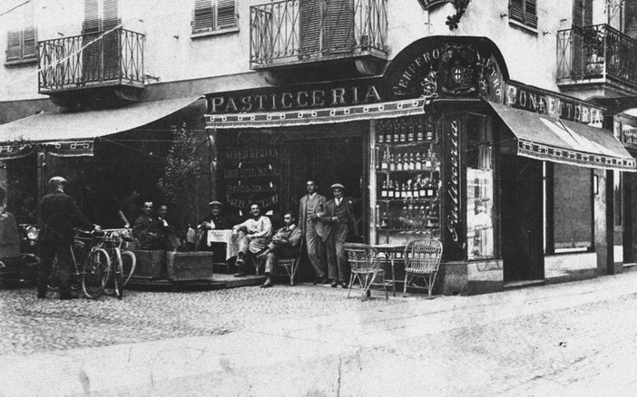 La pasticceria Ferrero di via Maestra ad Alba La pasticceria Ferrero di via Maestra ad Alba