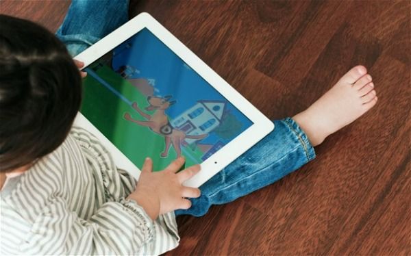 Essere accanto ai figli nel mondo digitale, tra rischi e opportunità Essere accanto ai figli nel mondo digitale, tra rischi e opportunità