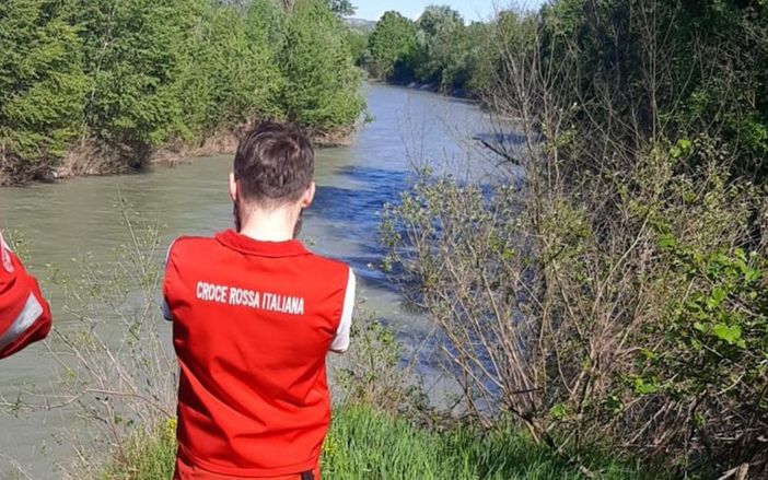 Proseguono anche nel lungo ponte della Liberazione le ricerche del giovane Abdou, caduto nel Tanaro martedì scorso