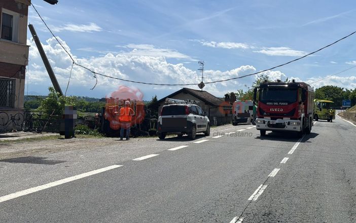 Fossano, mezzo pesante esce di strada: vigili del fuoco sul posto