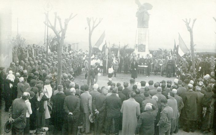 L'inaugurazione del monumento nel 1922