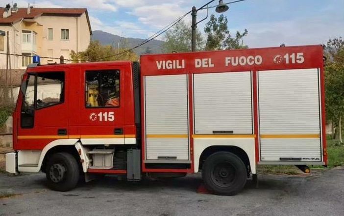 Garessio, camion abbatte cassa di manovra al passaggio a livello