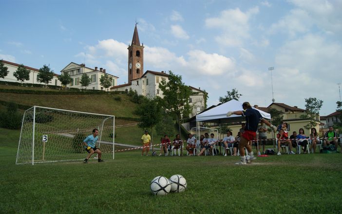 Nella fotografia la finale 1 - 2 posto. Luca Perri tira il rigore e in porta c'è Matteo Bertola