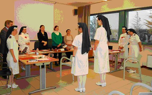 Cuneo: dopo  due  anni  di corso le allieve Infermiere Volontarie della CRI sostengono  l’esame finale