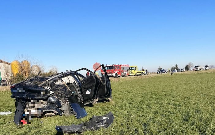 Fossano, auto fuori strada in via Villafalletto: un ferito grave e strada chiusa Fossano, auto fuori strada in via Villafalletto: un ferito grave e strada chiusa