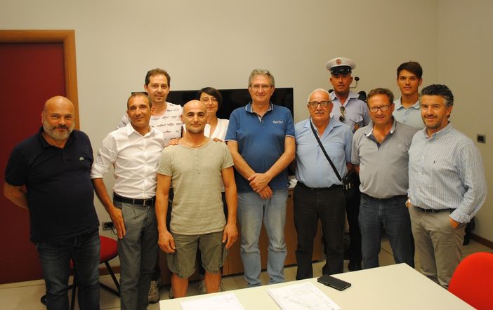 Il nuovo assessore al Commercio di Alba incontra gli ambulanti: "Vogliamo instaurare una collaborazione proficua per entrambe le parti" Il nuovo assessore al Commercio di Alba incontra gli ambulanti: "Vogliamo instaurare una collaborazione proficua per entrambe le parti"