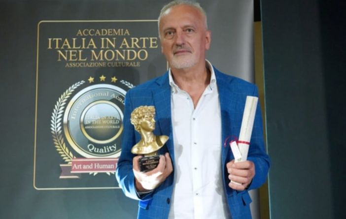 La premiazione con Il David di Michelangelo all'artista SebastianK La premiazione con Il David di Michelangelo all'artista SebastianK