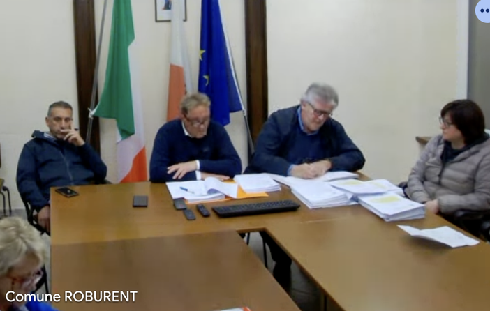 Un momento del consiglio comunale