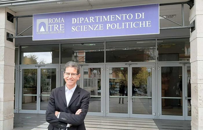 Franco Giletta all’Università Roma Tre in una lectio su “L’arte come strumento contro la povertà culturale” Franco Giletta all’Università Roma Tre in una lectio su “L’arte come strumento contro la povertà culturale”