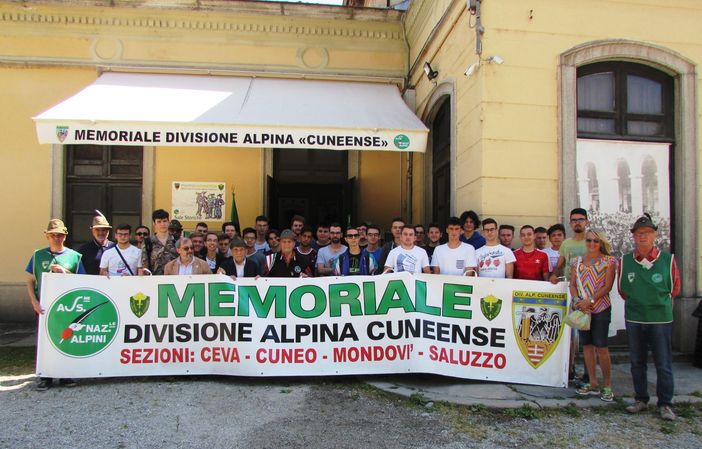 Ultimo giorno di scuola al “Memoriale degli alpini di Cuneo” per gli studenti delle classi 5 B MEC e 5A INF dell’ITIS di Cuneo Ultimo giorno di scuola al “Memoriale degli alpini di Cuneo” per gli studenti delle classi 5 B MEC e 5A INF dell’ITIS di Cuneo