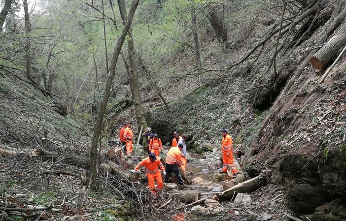 L'intervento degli Aib di ieri lungo il Rio Serro