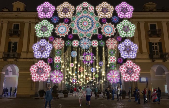 Cuneo, svelato il portale luminoso della settima Illuminata