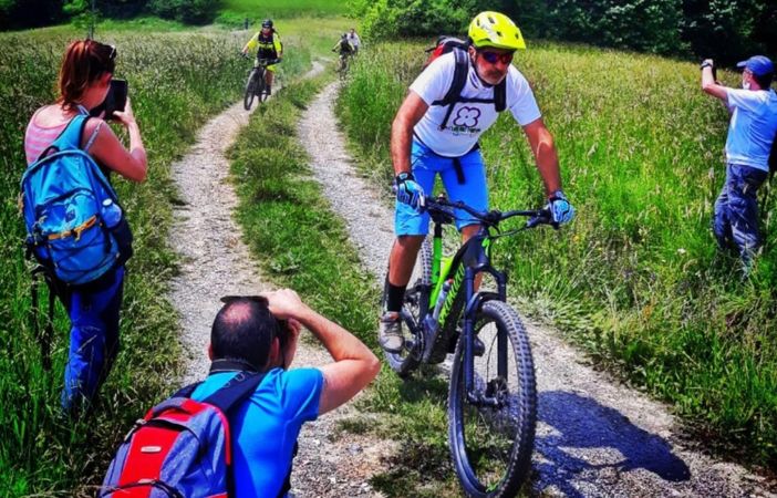 Landandè: ieri una troupe con drone e videocamera sul sentiero Landandè: ieri una troupe con drone e videocamera sul sentiero