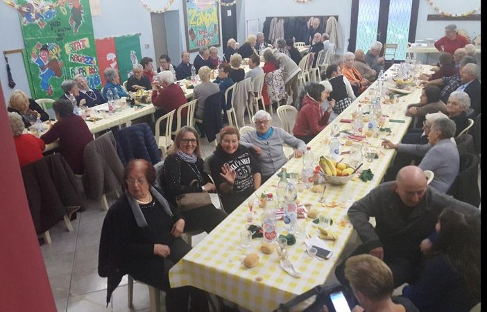 Rifreddo in festa con il pranzo degli anziani: il caffè servito dagli Amministratori comunali