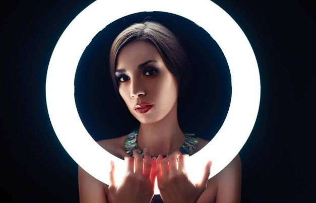 Ring Light, strumento obbligatorio per il successo sui social nel 2022?