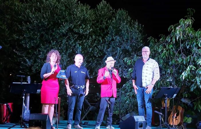 In foto, il momento della premiazione In foto, il momento della premiazione