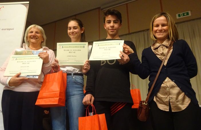 Bra, cerimonia di consegna dei diplomi Delf tra emozione ed eccellenze (FOTO)
