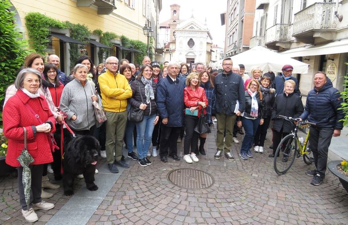Percorrendo le strade cittadine saranno evocati nomi e volti famigliari, luoghi e attività che hanno fatto la storia del Novecento braidese
